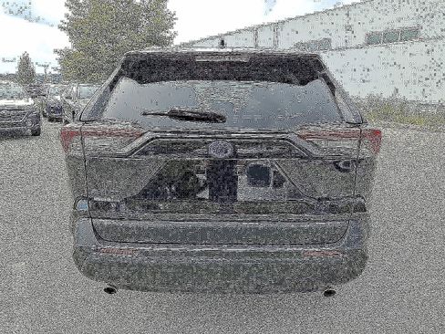 Used 2022 Toyota RAV4 LE image 5