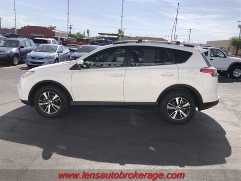 Used 2017 Toyota RAV4 XLE w/ Plus Special Value Package AWD/4WD image 5