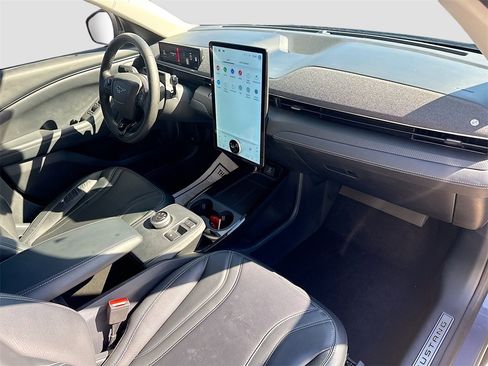 Used 2021 Ford Mustang Mach-E Premium image 31