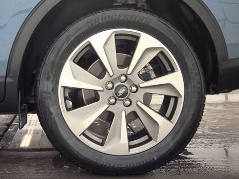 Used 2025 Ford Escape Platinum w/ Premium Technology Package image 12