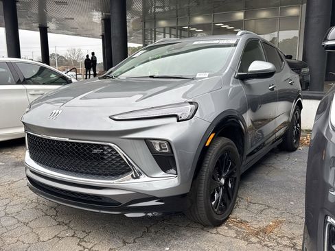 Used 2024 Buick Encore GX Sport Touring image 2