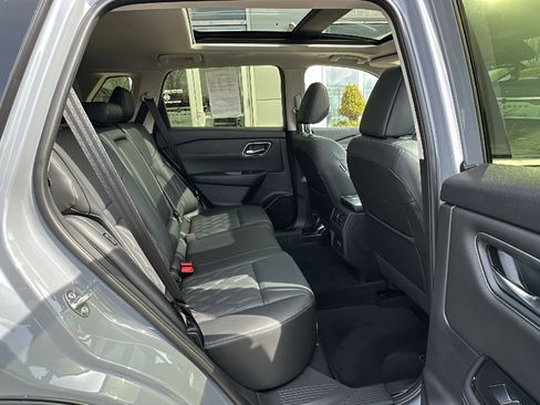 Certified 2025 Nissan Rogue Platinum image 24