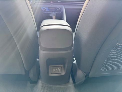 Used 2025 Hyundai Elantra SEL FWD image 19