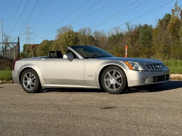 Used 2007 Cadillac XLR RWD image 9
