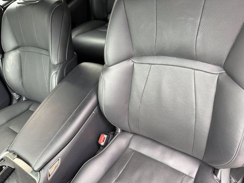 Used 2023 Lexus LS 500 w/ Accessory Package (Z2) RWD image 14