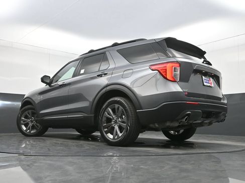 Used 2021 Ford Explorer XLT w/ Equipment Group 202A AWD/4WD image 30