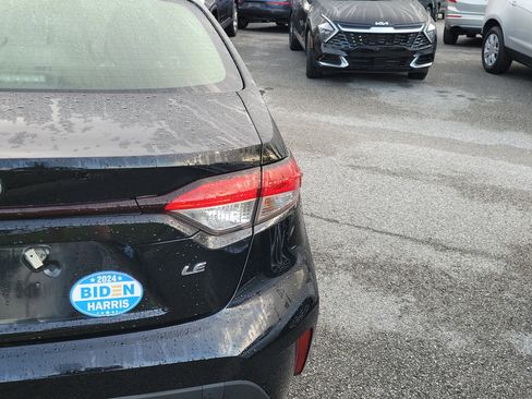 Used 2023 Toyota Corolla LE image 17