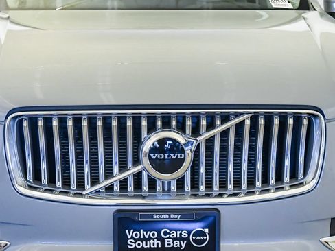 Certified 2025 Volvo XC90 B5 Core w/ Climate Package AWD/4WD image 8