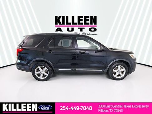 Used 2018 Ford Explorer XLT image 9