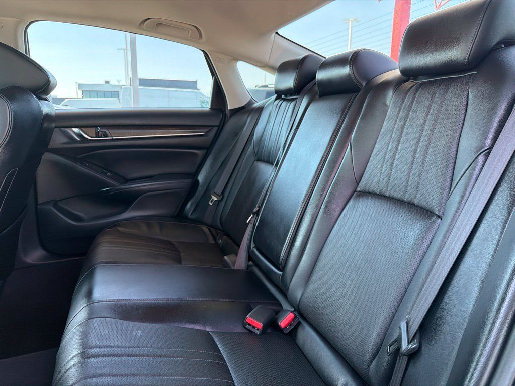 Used 2018 Honda Accord Touring image 16