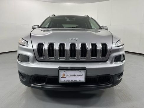 Used 2018 Jeep Cherokee Latitude Plus w/ Cold Weather Group AWD/4WD image 26