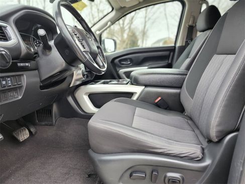 Used 2021 Nissan Titan SV w/ SV Convenience Package image 18