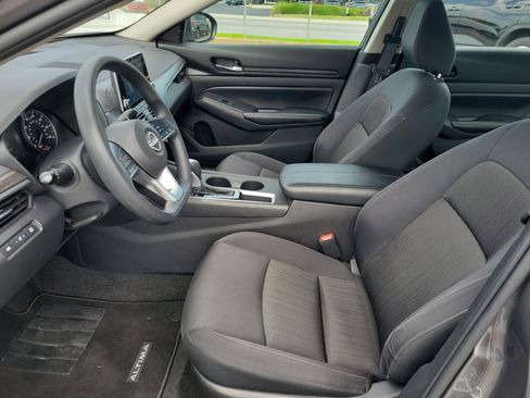 Used 2025 Nissan Altima 2.5 SV FWD image 15