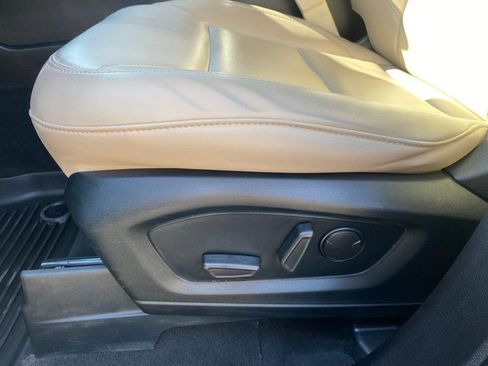 Used 2022 Ford Explorer XLT w/ Equipment Group 202A RWD image 10