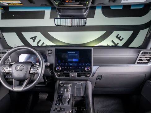 Used 2024 Lexus GX 550 w/ Accessory Package (Z1) AWD/4WD image 3
