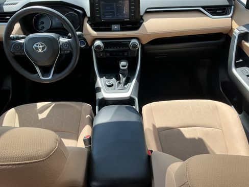 Certified 2020 Toyota RAV4 XLE w/ Convenience Package AWD/4WD image 11