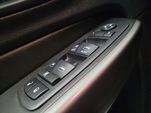 Used 2019 Jeep Cherokee Latitude Plus FWD image 27