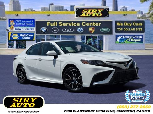 Used 2022 Toyota Camry SE FWD image 1
