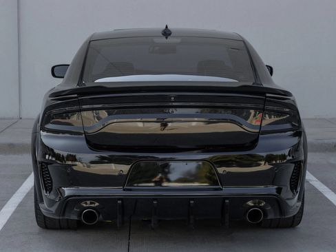 Used 2016 Dodge Charger R/T Scat Pack w/ Technology Group RWD image 11