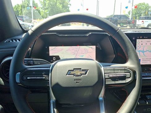 Used 2025 Chevrolet Colorado Z71 w/ Technology Package image 19