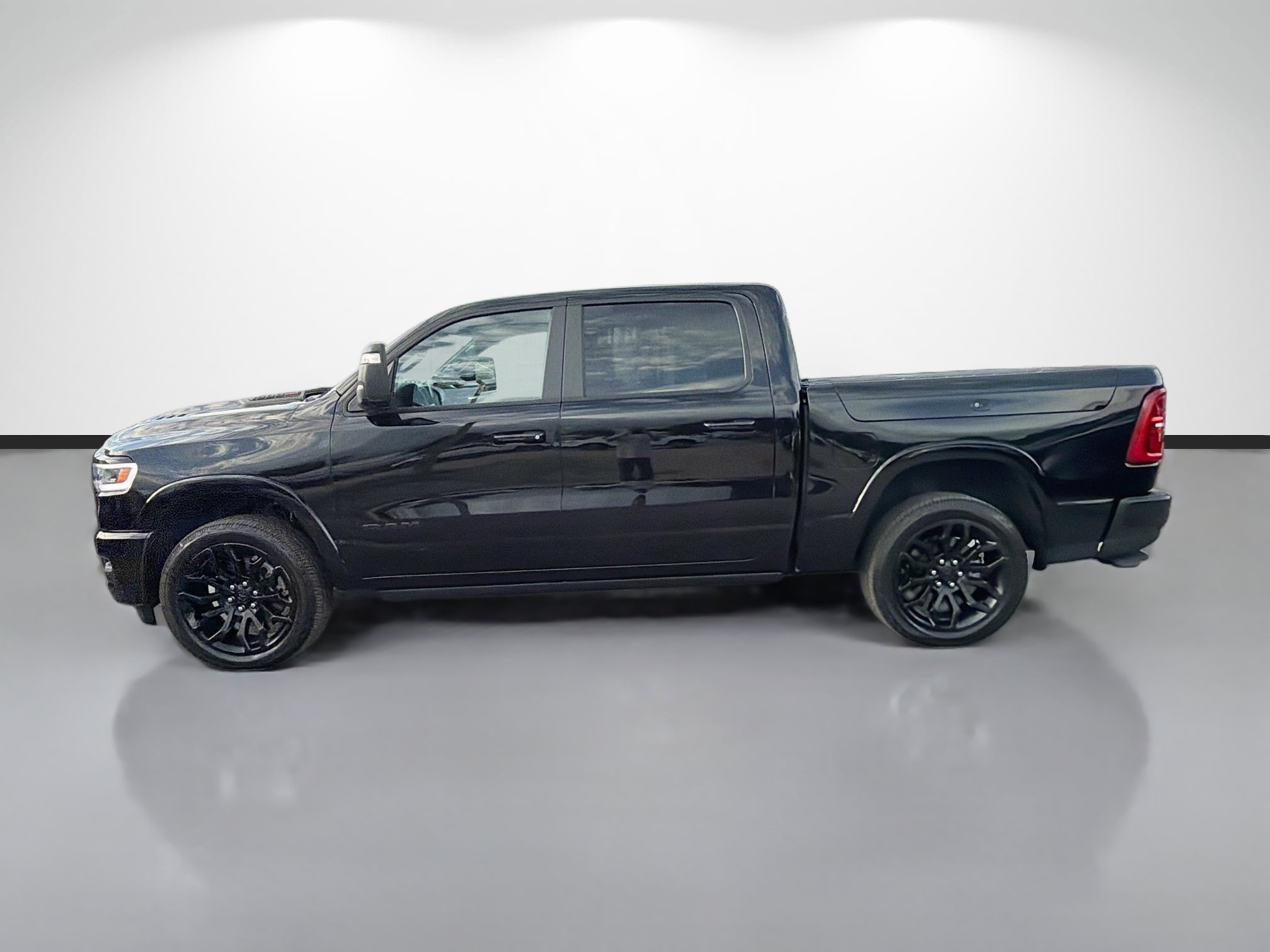 Used 2025 RAM 1500 Limited AWD/4WD image 2