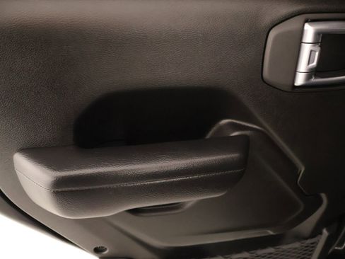 Used 2024 Jeep Gladiator Sport AWD/4WD image 16