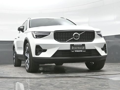 Certified 2026 Volvo XC40 B5 Plus w/ Protection Package Premier AWD/4WD image 16