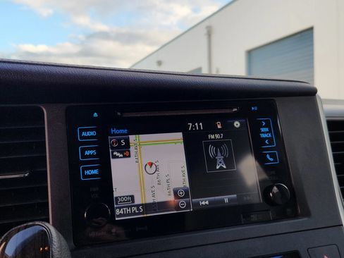 Used 2016 Toyota Sienna XLE w/ XLE Navigation Package FWD image 18