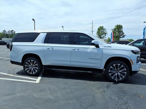 New 2026 Chevrolet Suburban High Country w/ Sun And Tow Package AWD/4WD image 2