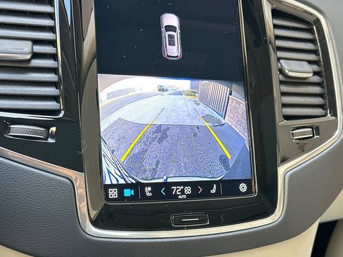 Used 2023 Volvo XC90 B6 Ultimate w/ Lounge Package image 24