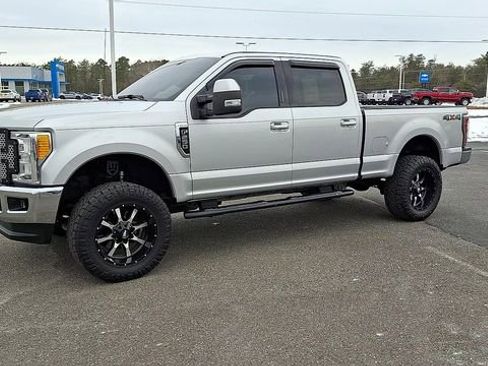 Certified 2017 Ford F250 Lariat image 4