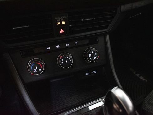 Used 2021 Volkswagen Jetta SE FWD image 16