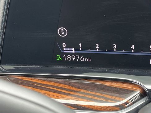 Used 2023 Cadillac Escalade Premium Luxury image 4