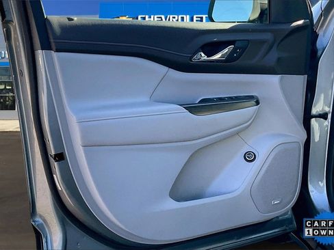 Used 2023 GMC Acadia SLT image 20