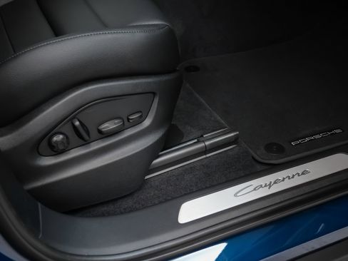 Used 2024 Porsche Cayenne image 21