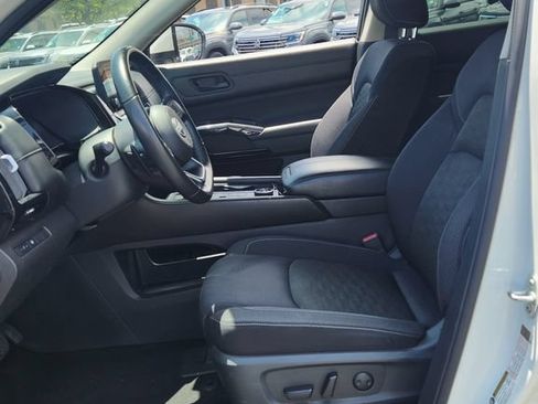 Used 2024 Nissan Pathfinder SV AWD/4WD image 12