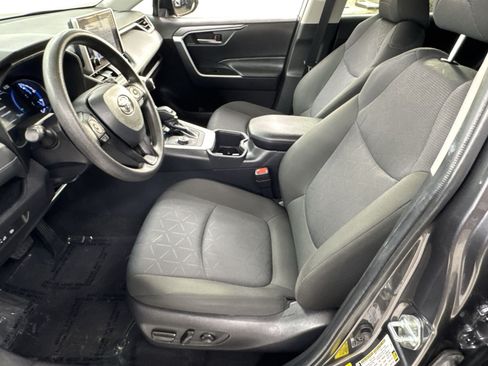 Used 2025 Toyota RAV4 XLE AWD/4WD image 16
