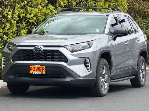 Used 2022 Toyota RAV4 LE AWD/4WD image 8