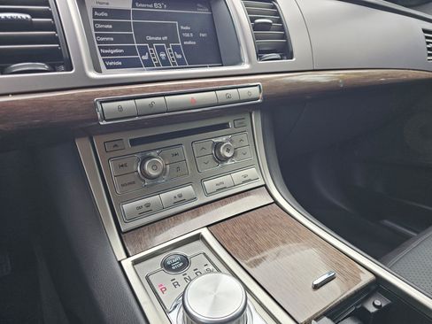 Used 2009 Jaguar XF Premium RWD image 28