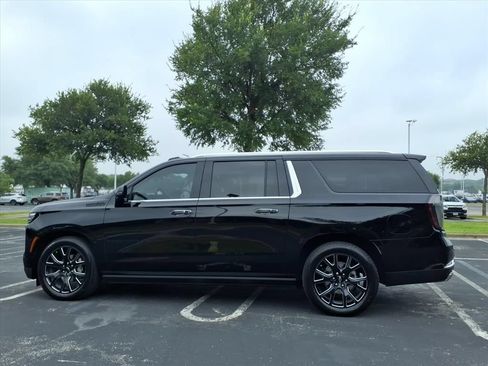 Used 2025 Chevrolet Suburban High Country AWD/4WD image 10