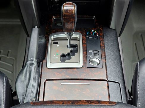 Used 2013 Toyota Land Cruiser AWD/4WD image 20