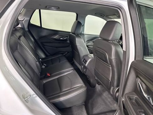 Used 2024 GMC Terrain SLT image 28