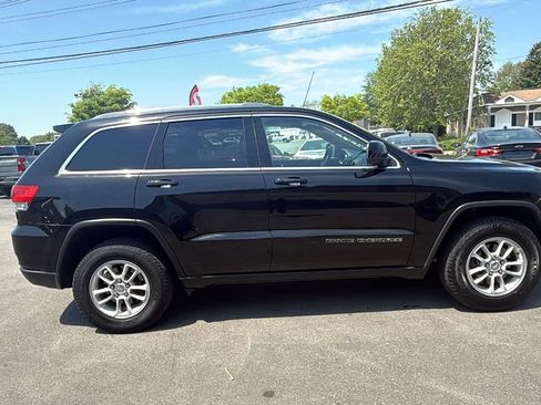 Used 2018 Jeep Grand Cherokee Laredo AWD/4WD image 12