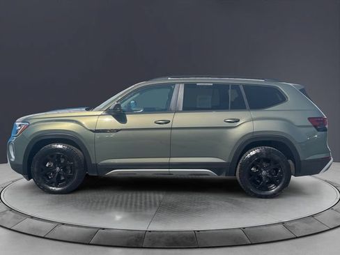 Used 2024 Volkswagen Atlas Peak Edition SE AWD/4WD image 2