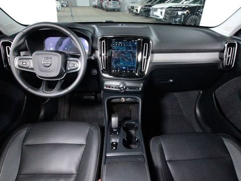 Certified 2025 Volvo XC40 B5 Plus image 5