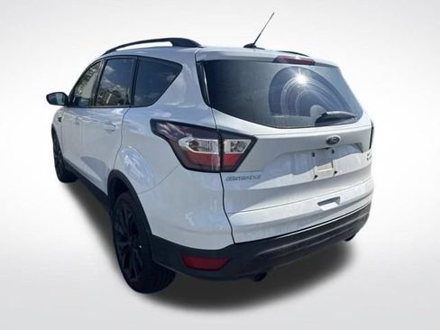 Used 2017 Ford Escape SE w/ Equipment Group 201A AWD/4WD image 3