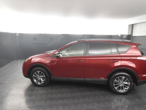 Used 2018 Toyota RAV4 XLE image 7