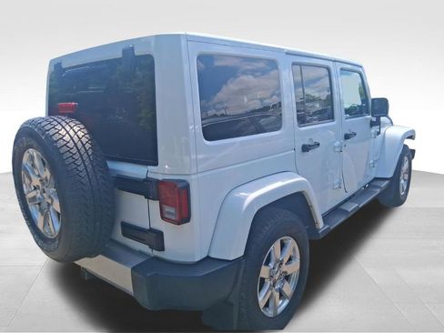 Used 2015 Jeep Wrangler Unlimited Sahara w/ Connectivity Group AWD/4WD image 4