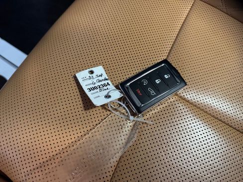 Used 2023 Jeep Grand Cherokee L Summit w/ Advanced Protech Group IV AWD/4WD image 32