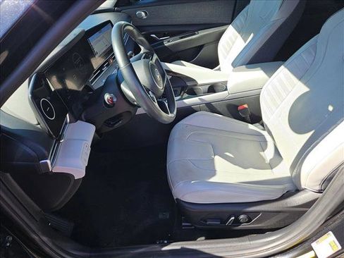 Used 2021 Hyundai Elantra Limited image 14